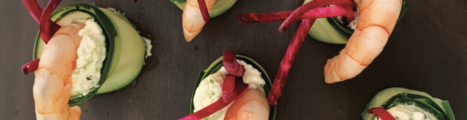 Rollitos de pepino, camarón y queso crema